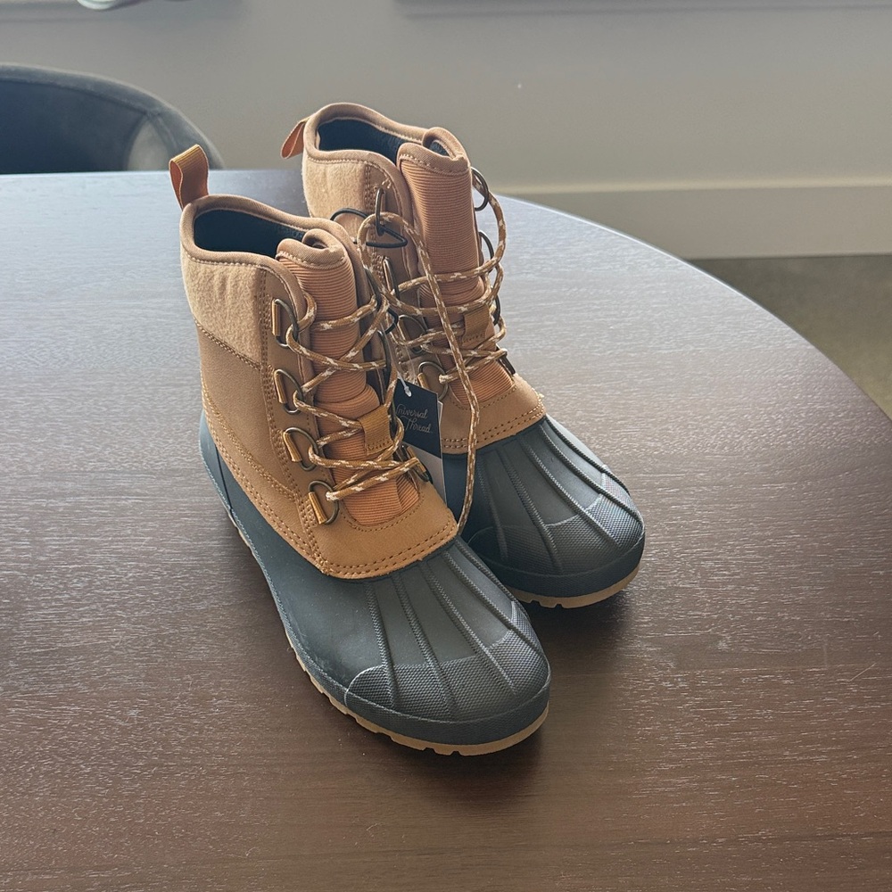Universal Thread Tan and Black Winter Boots